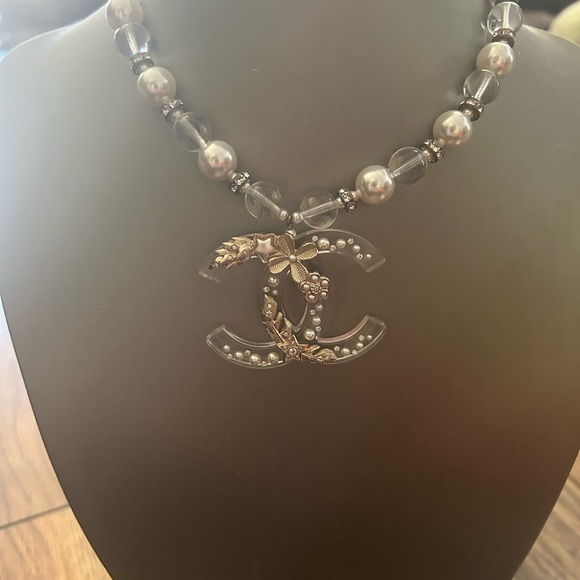 SOLD Stunning 2019K Chanel Winter choker - Picture 3 of 5